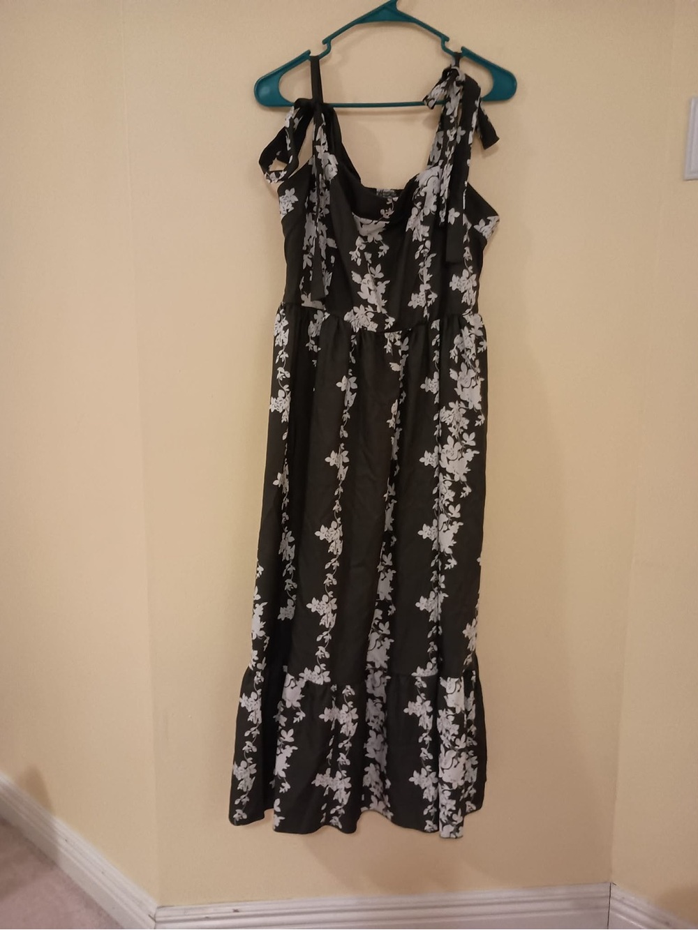 SHEIN Black and White Floral Tie-Strap Maxi Dress